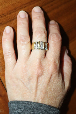 Bague bandeau godronnée deux ors et diamants