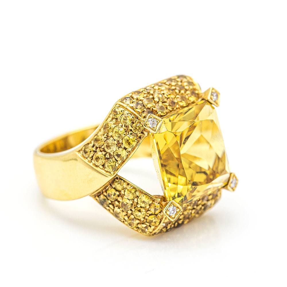 MYANMAR Bague en or jaune et saphir d'occasion