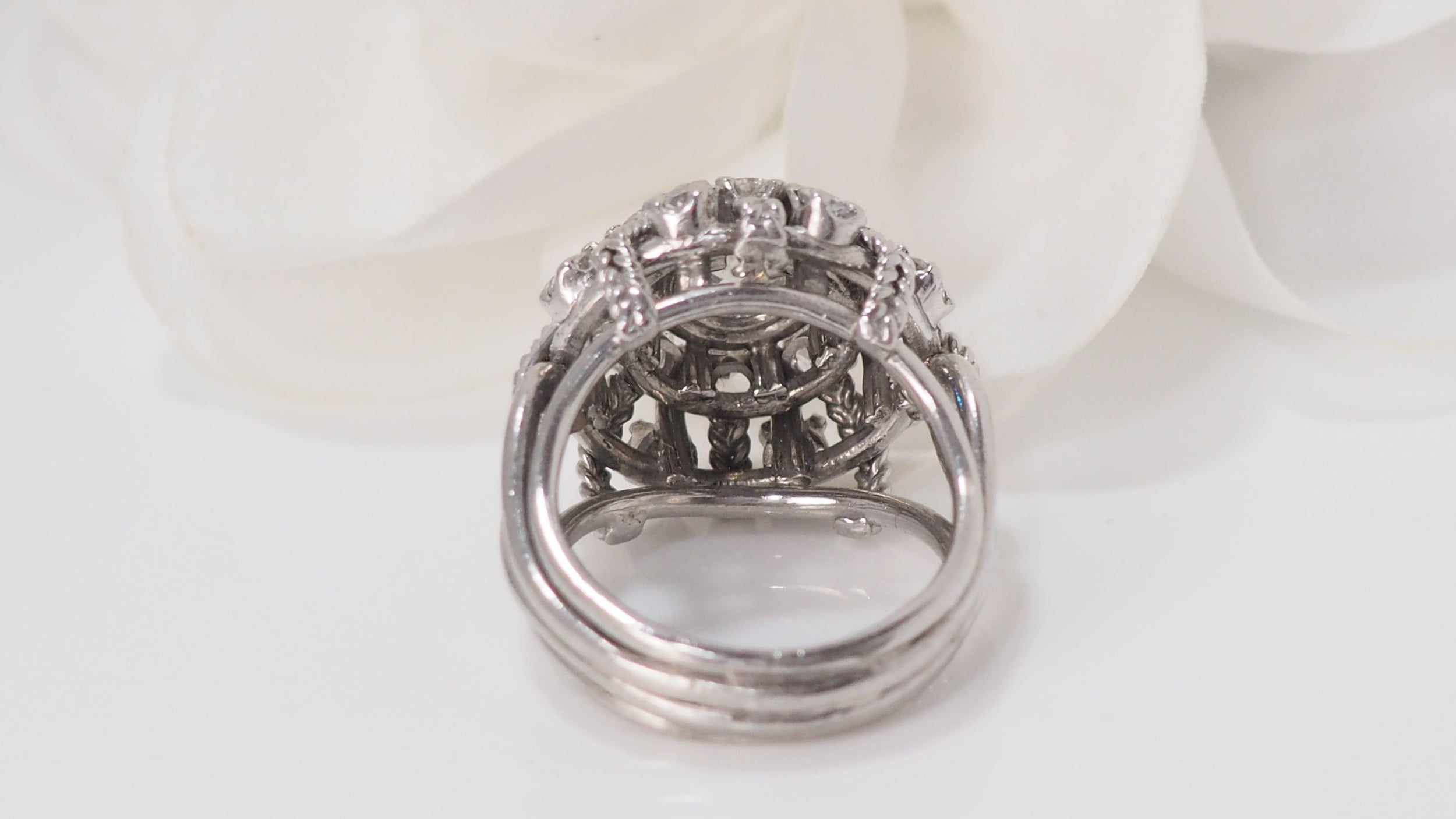 Vintage dome ring in Palladium and diamonds 