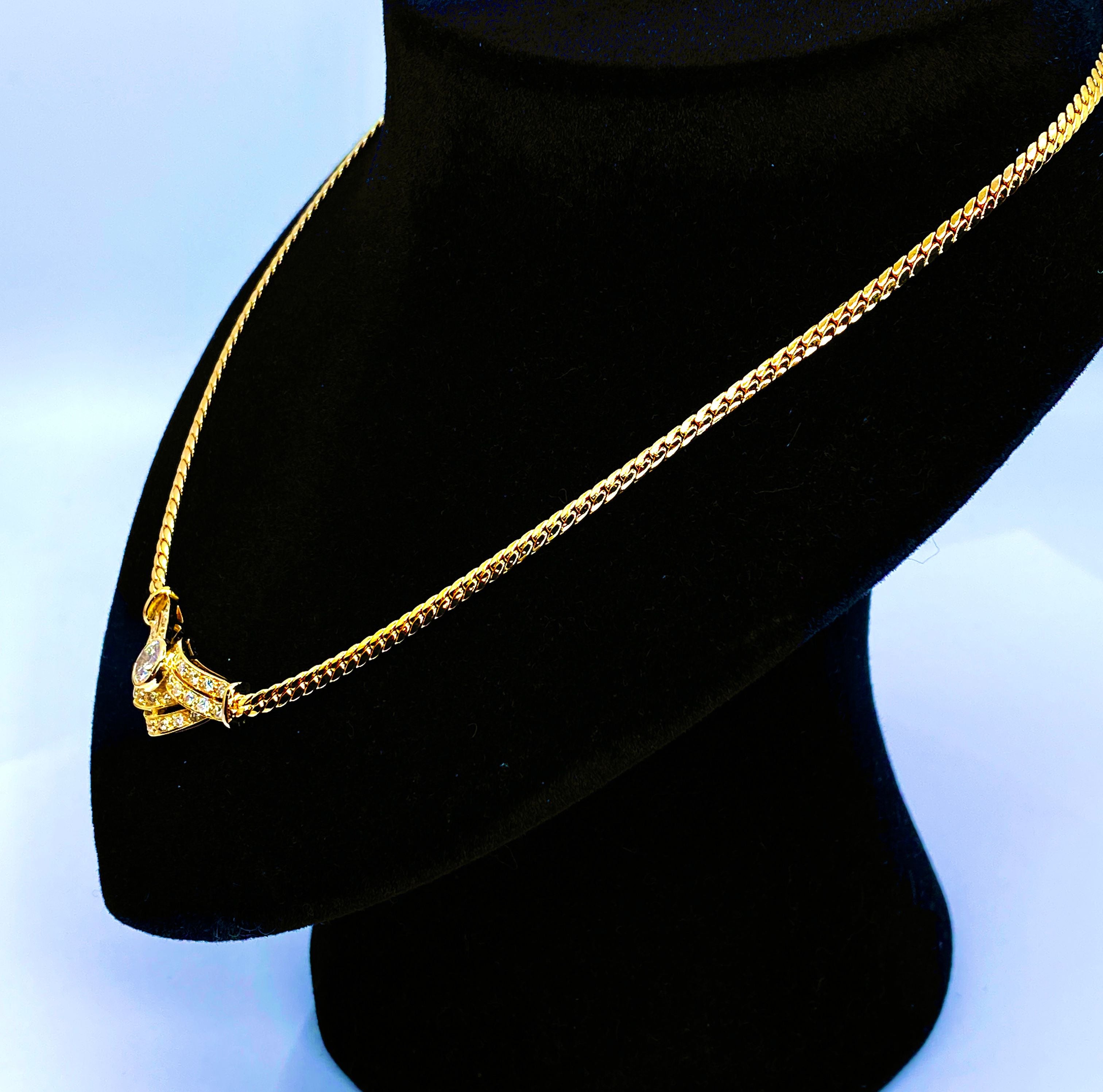 Collier en or jaune 18 carats et motif en diamants