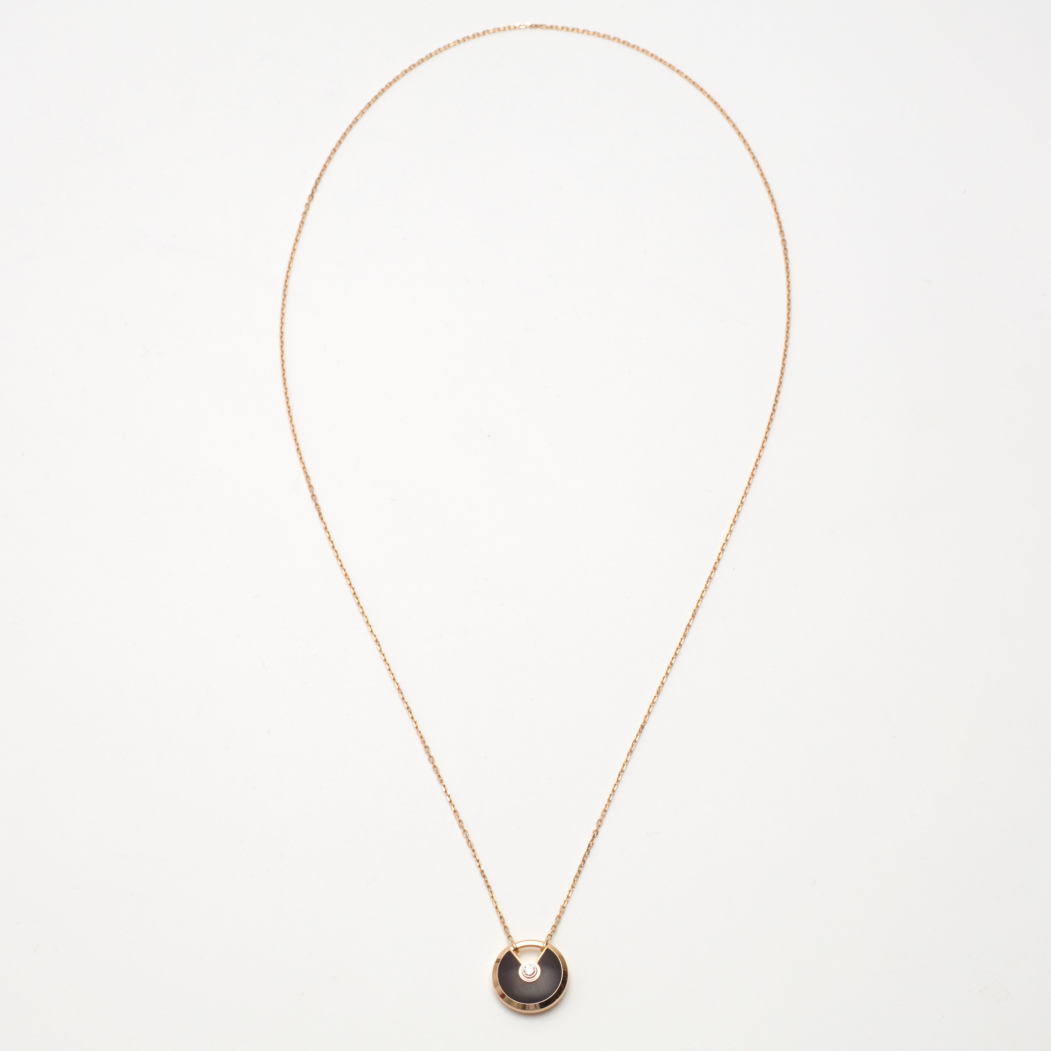 Sautoir Cartier Amulette PM en or rose et bois d'amourette