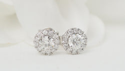 Boucles d'oreilles marguerite en or blanc et diamants