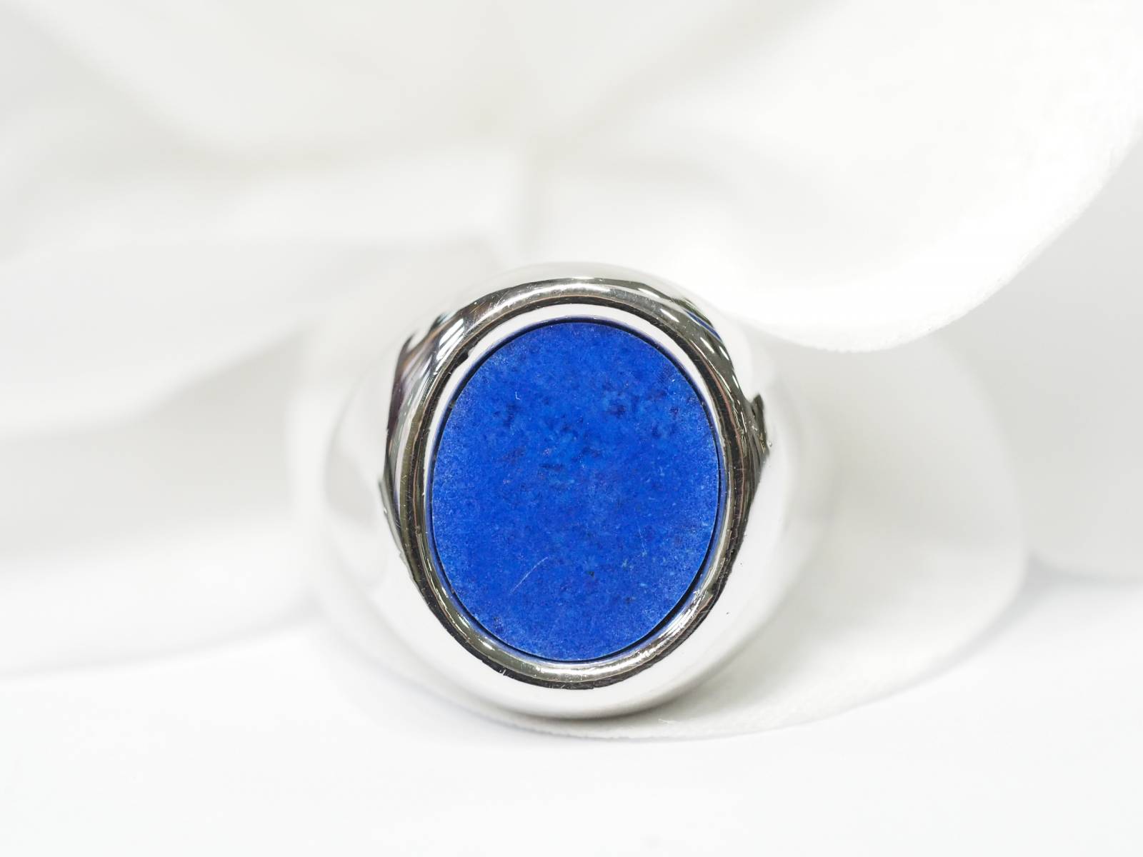 Bague Boucheron en or blanc et lapis lazuli