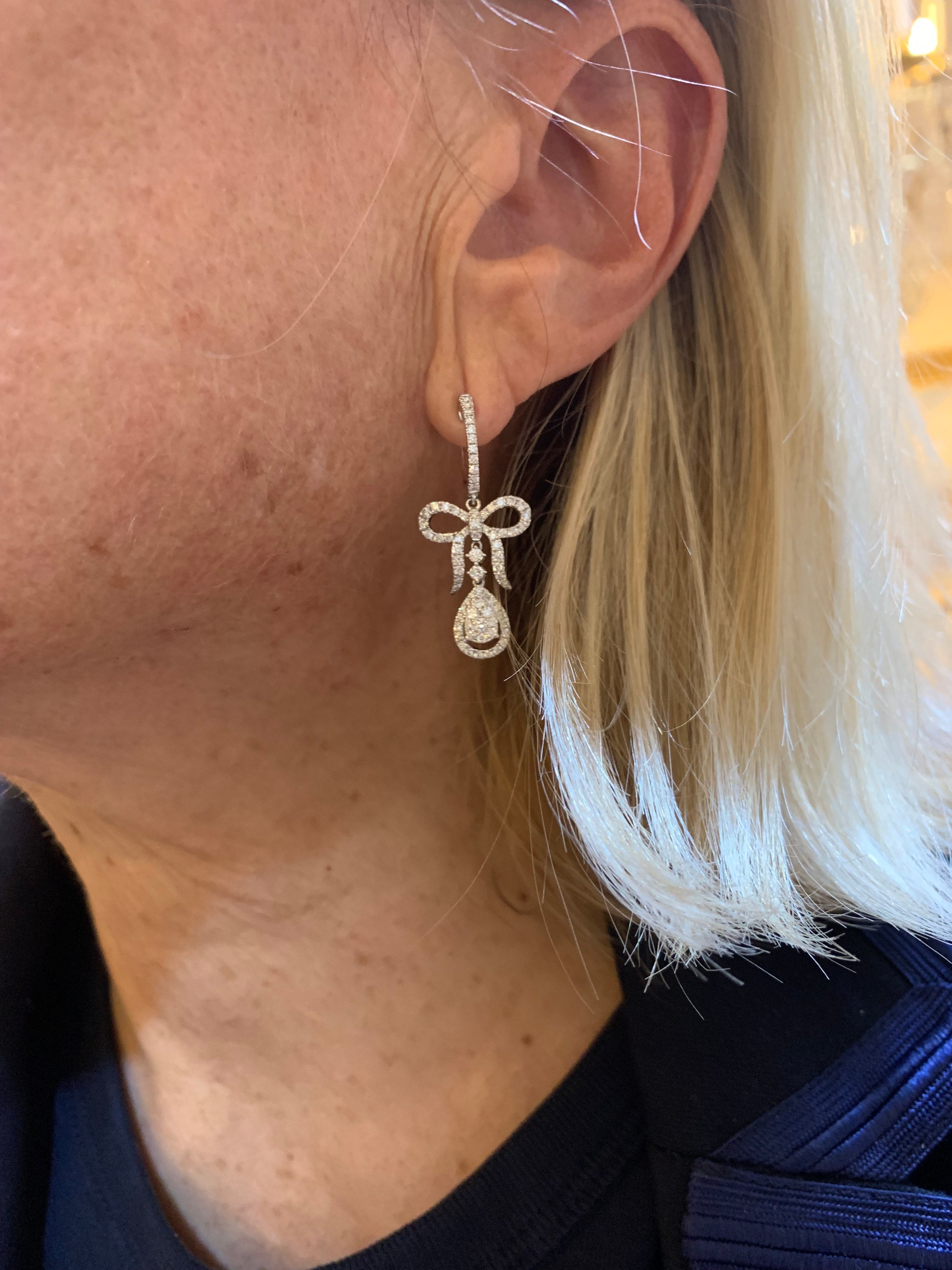 Boucles d'oreilles Dormeuses nœuds en or gris et diamants