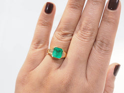 Bague en or jaune et émeraude