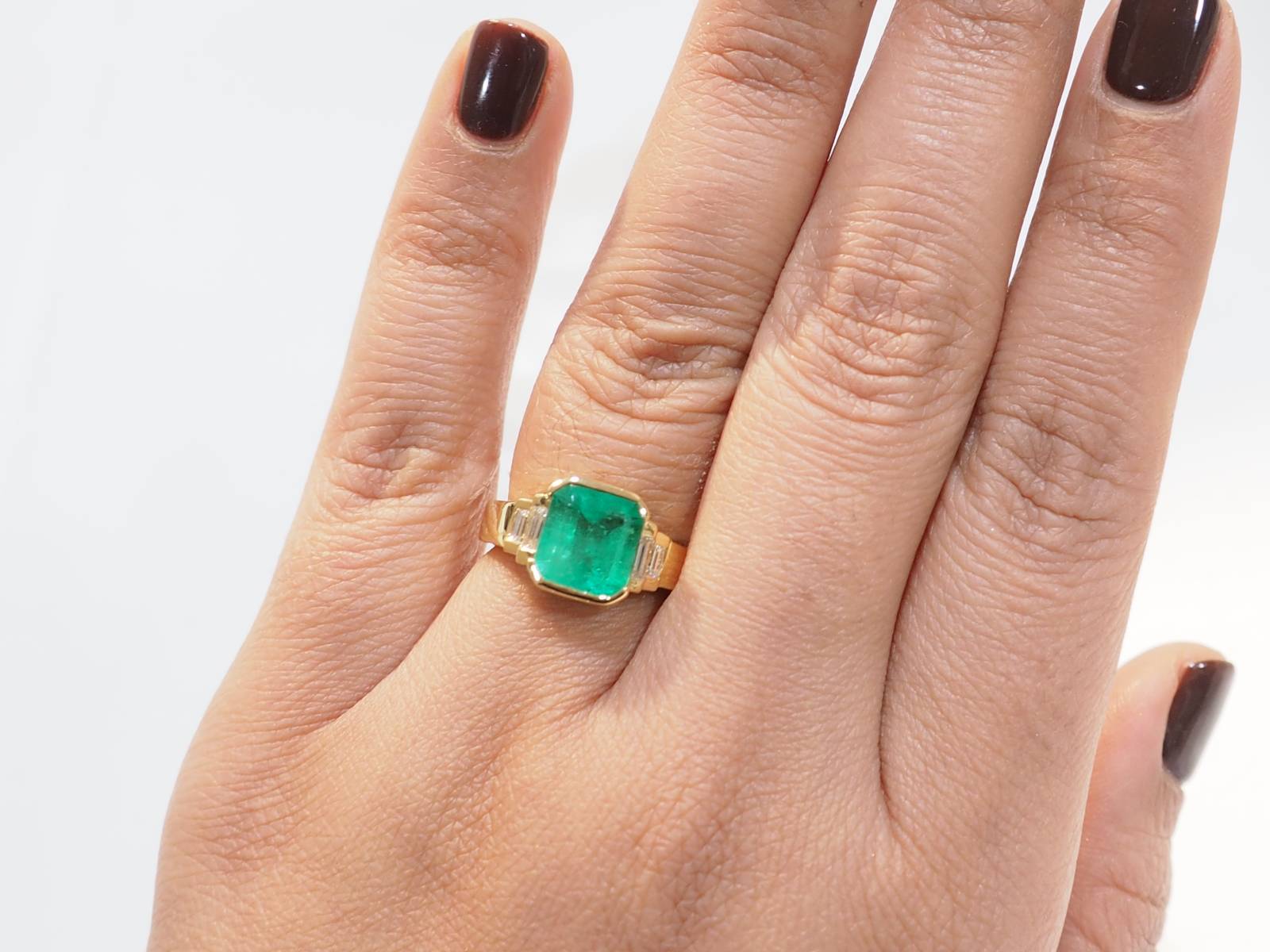 Bague en or jaune et émeraude