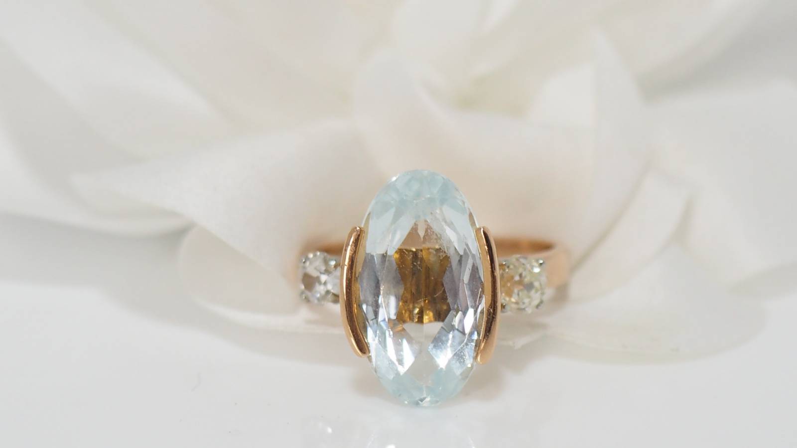 Bague en or jaune, aigue marine et diamants