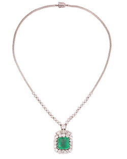 Magnifique collier en or blanc 18k centrée d’une émeraude de Colombie de 14.27 C