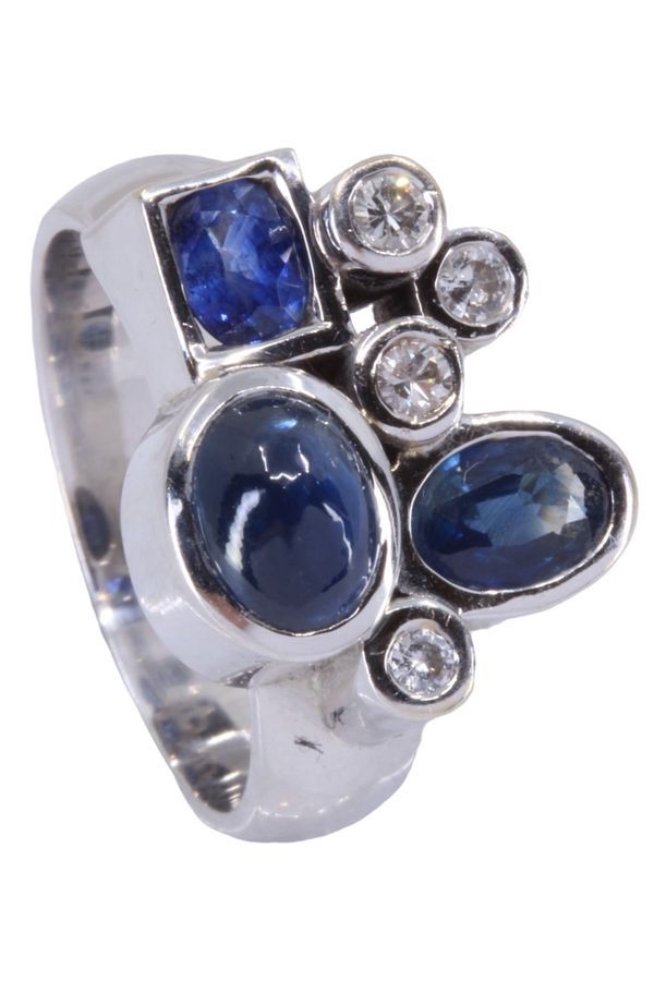 Bague moderne saphirs et diamants en or blanc