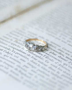 Bague jarretière en or rose et argent et diamants