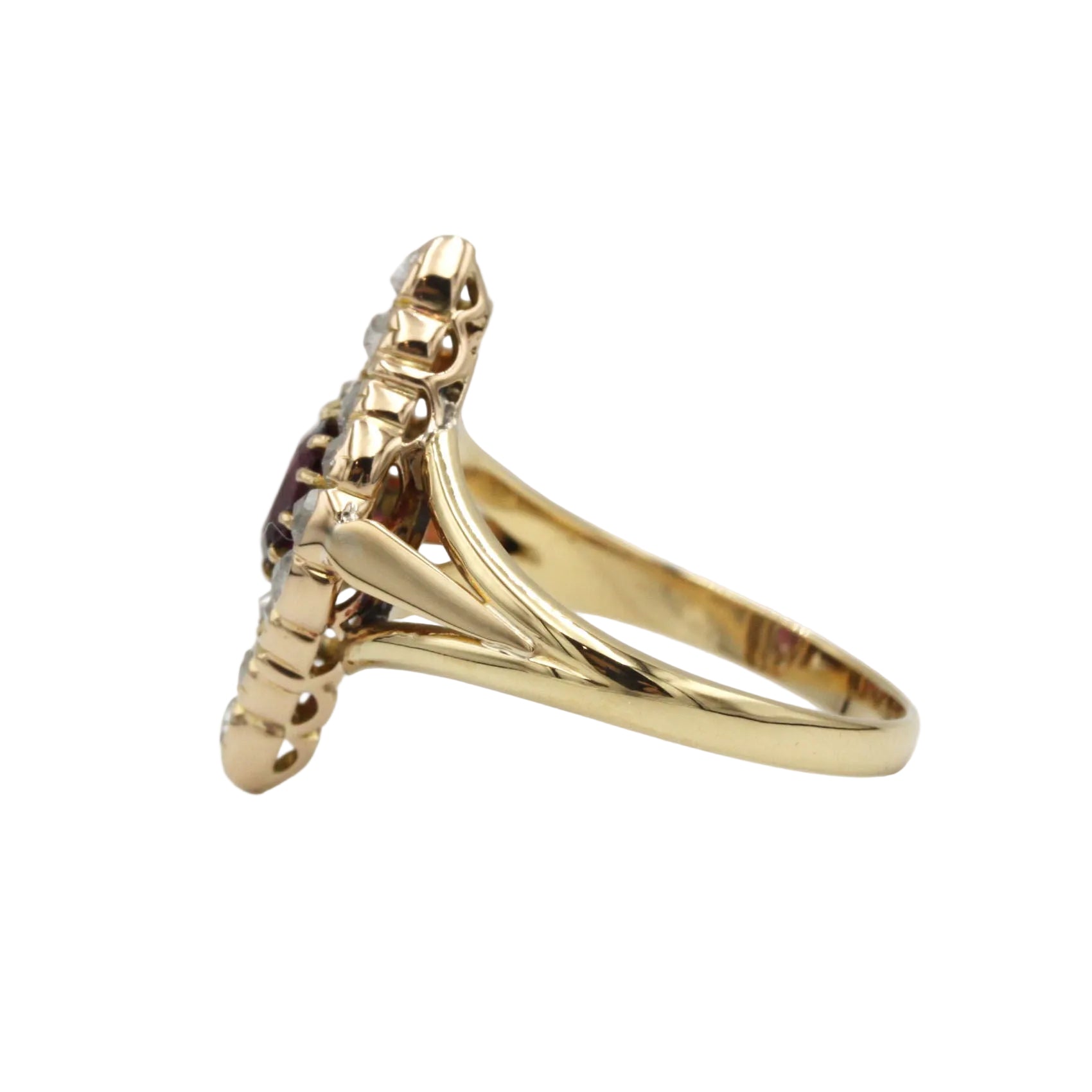 Bague ANCIENNE Marquise en or jaune diamants et rubis