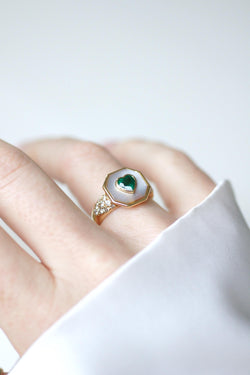 Ring Emerald Heart diamonds and Mother of Pearl on Yellow Gold