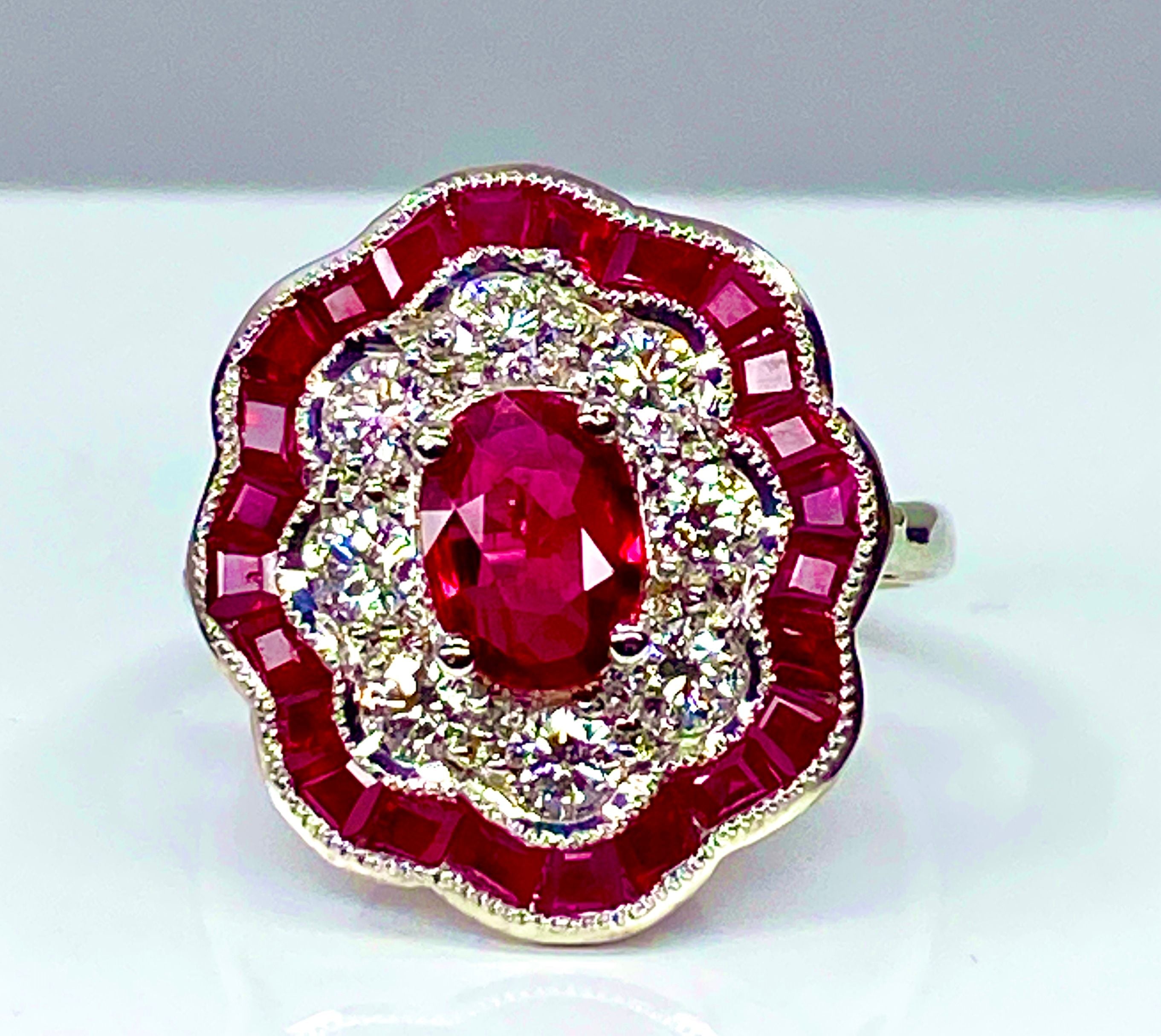 Bague marguerite en or blanc en rubis et diamants