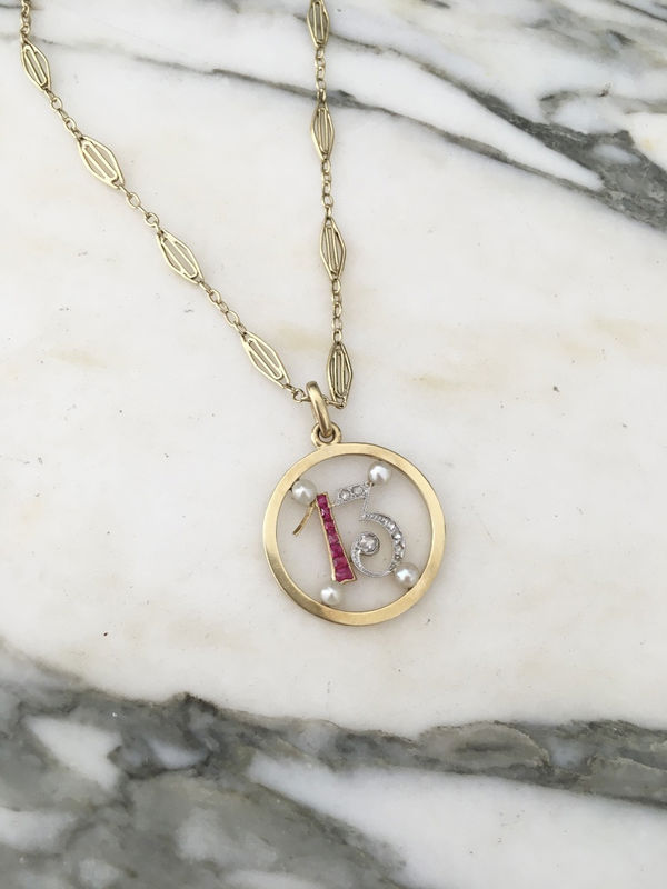 Pendentif Art Déco porte bonheur "13"