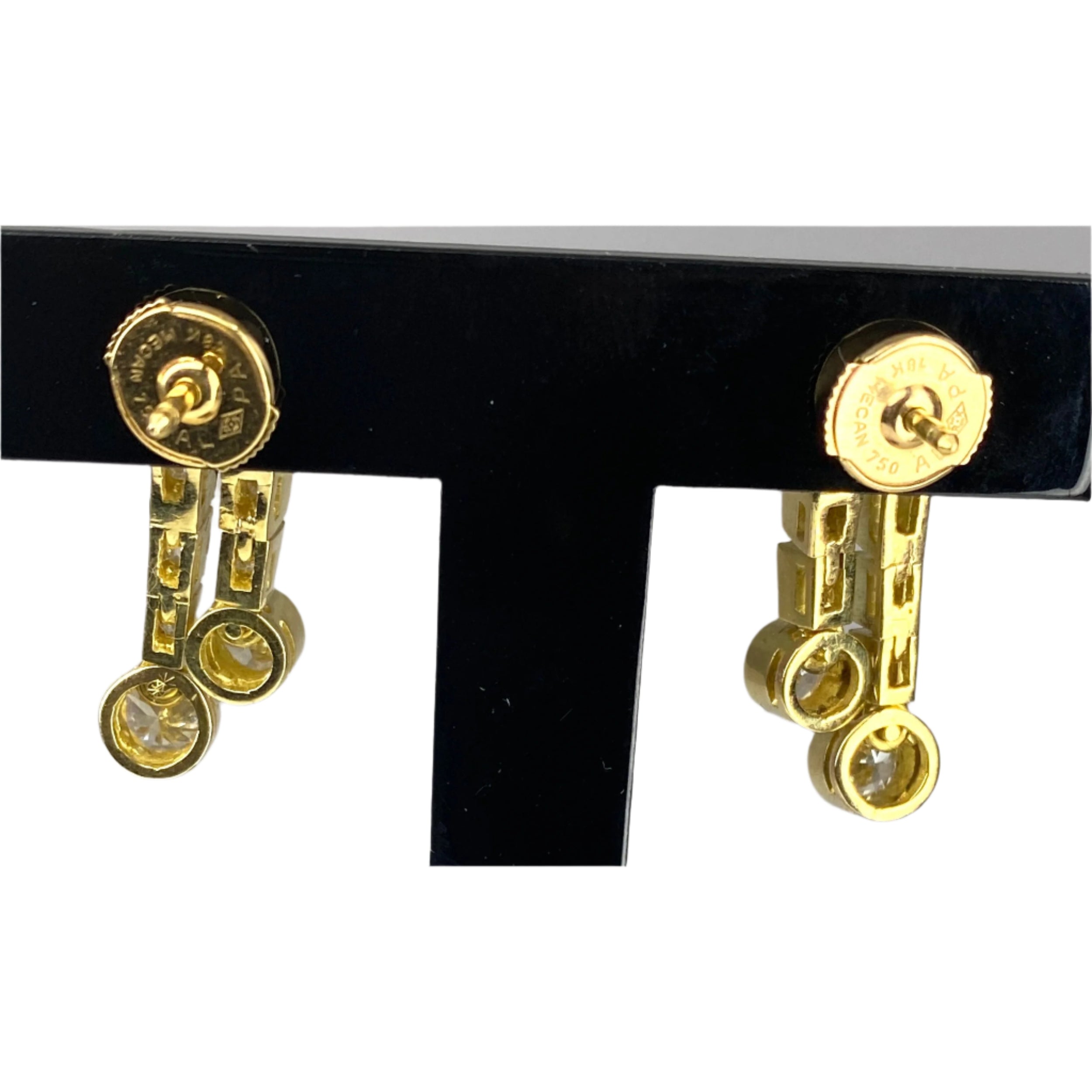 Boucles d’oreilles en or 18 carats en diamants baguettes et diamants ronds