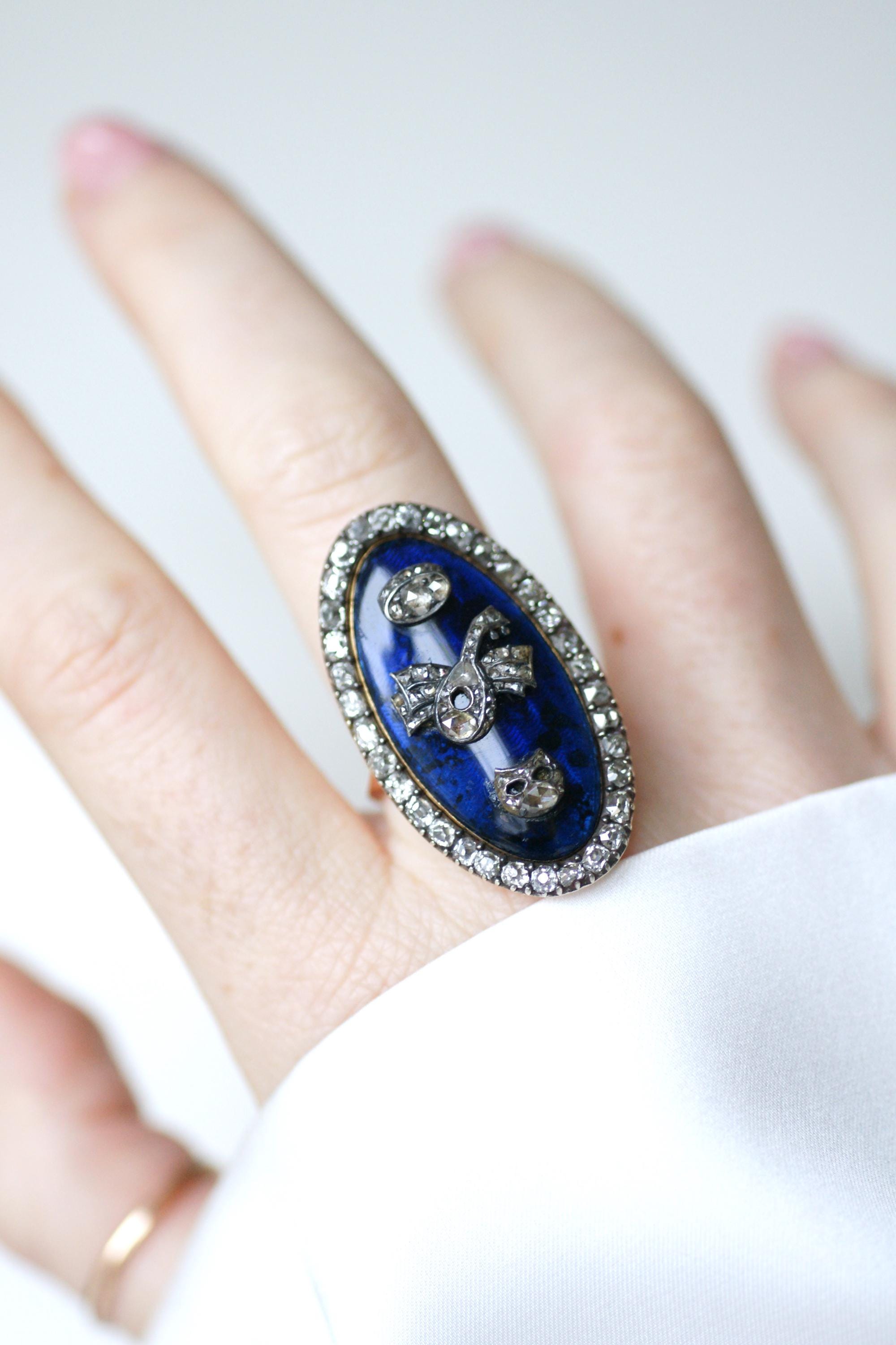 Bague navette en or rose et argent avec diamants et émail bleu