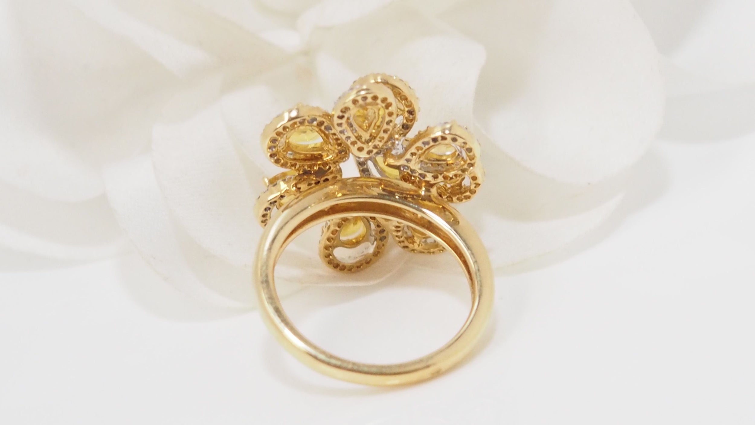 Bague Fleur or blanc et citrines et diamants