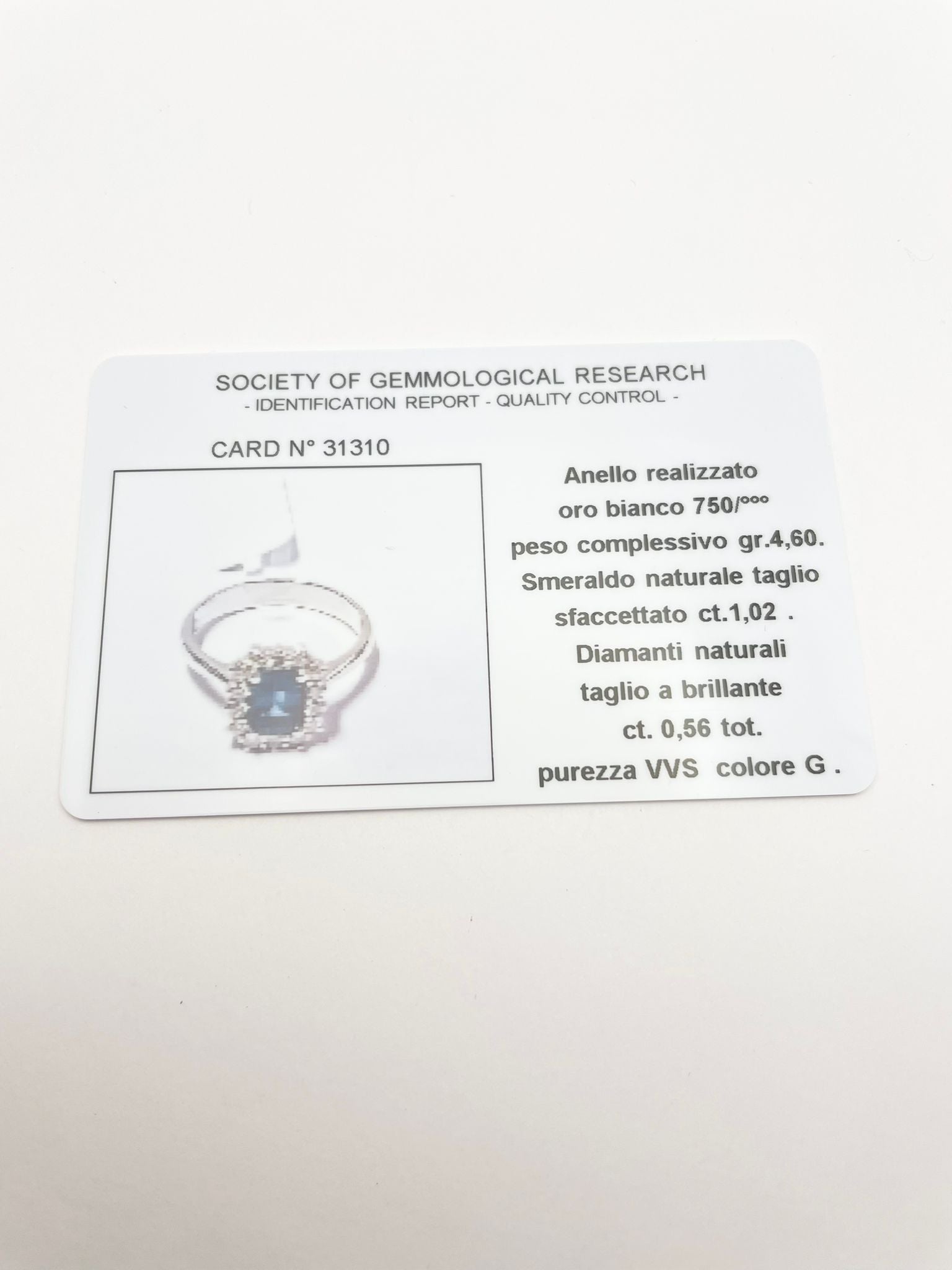 Bague en or blanc et émeraude