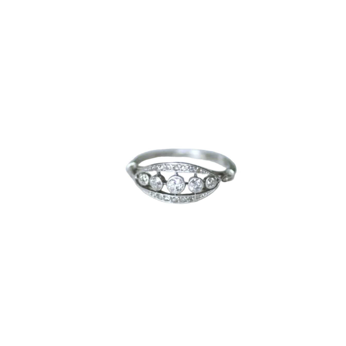 Bague bandeau en platine et diamants