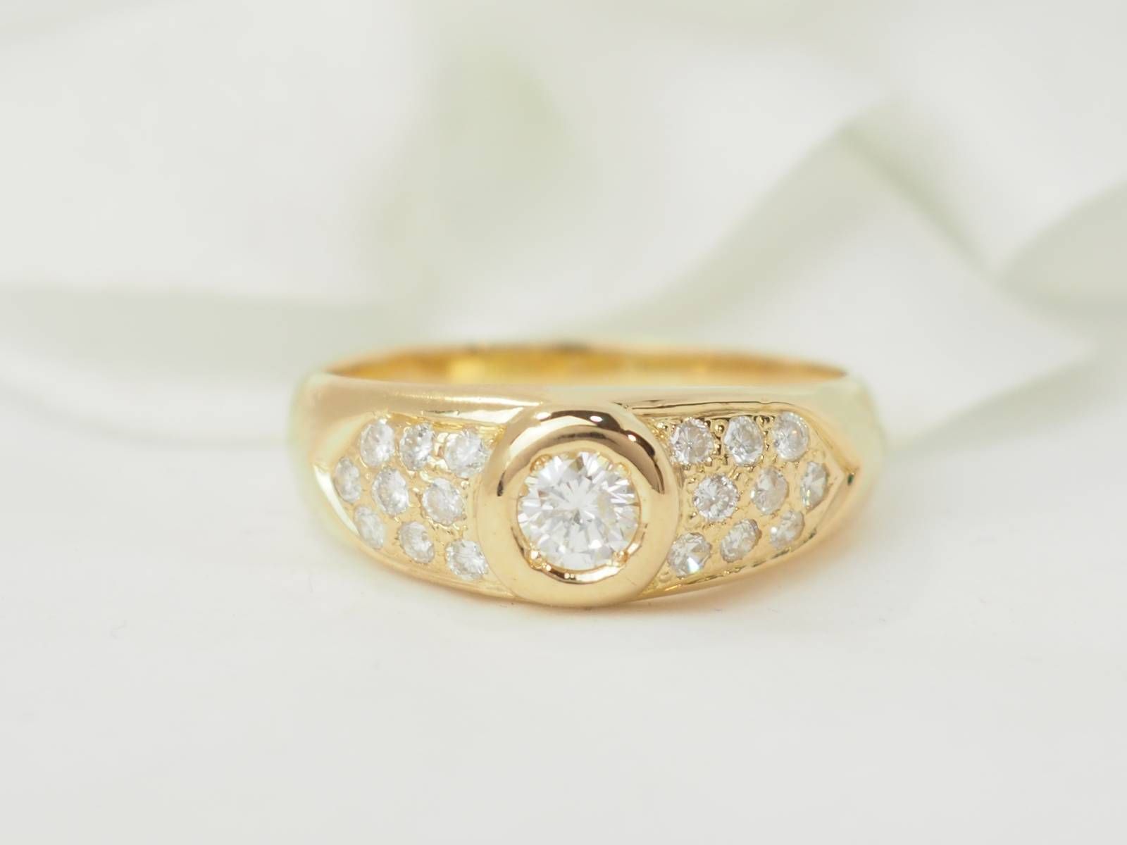 Bague jonc en or jaune et diamant