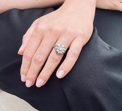 Marguerite ring in white gold and diamonds