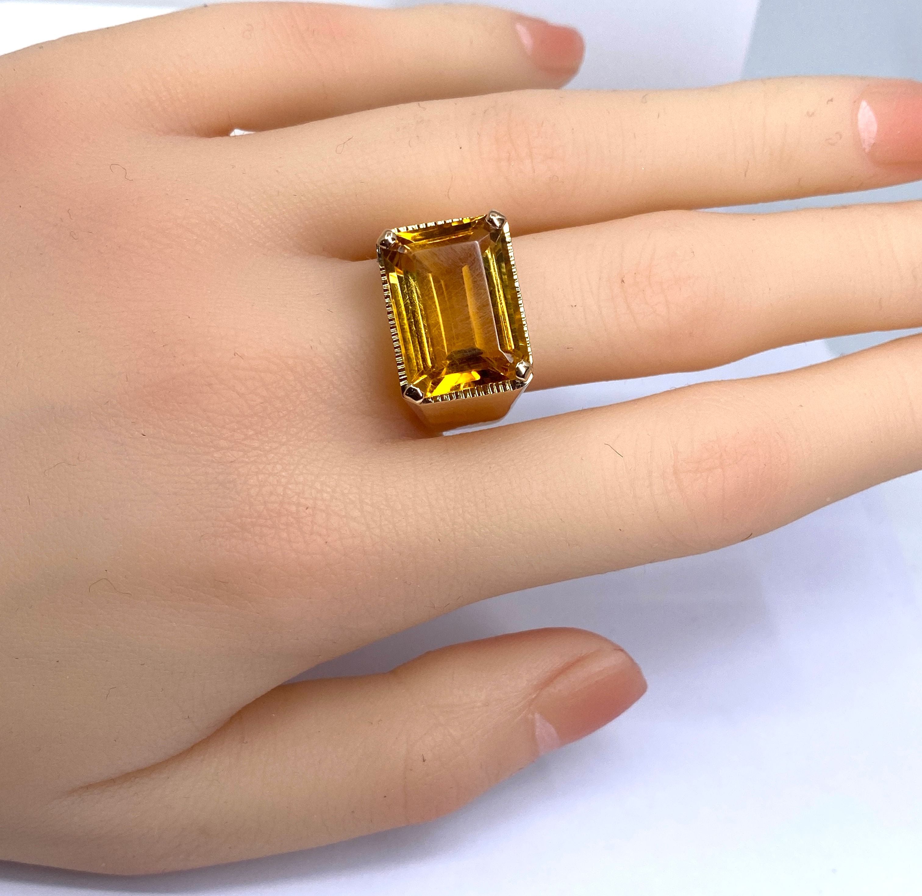 Bague en or jaune 18 carats, topaze jaune 11,26 carats