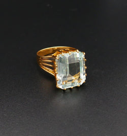 Ring Cocktail in yellow gold and aquamarine