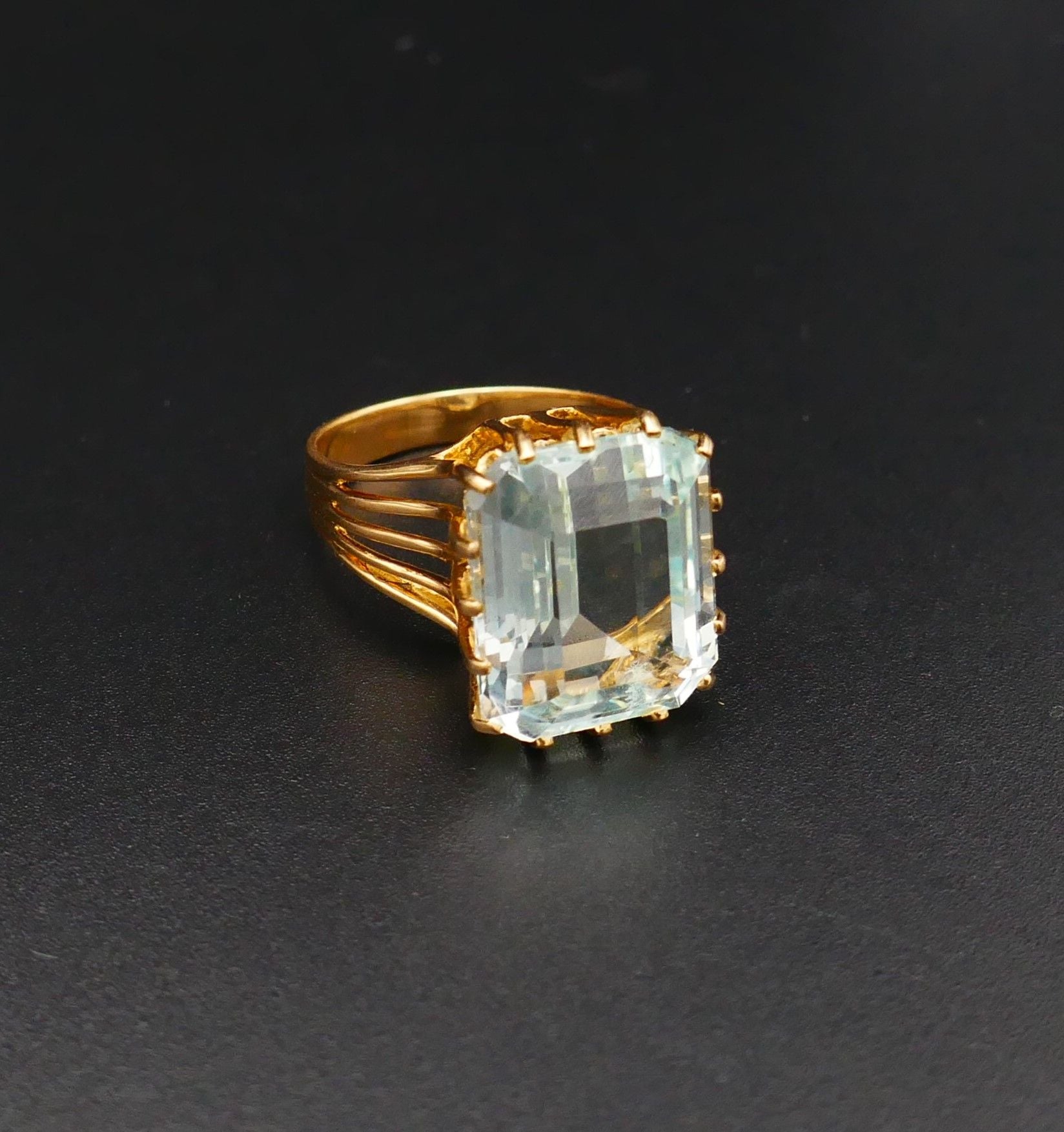 Ring Cocktail in yellow gold and aquamarine