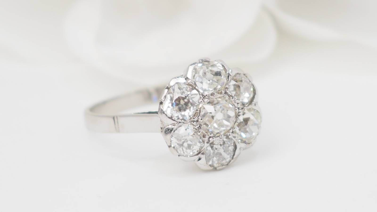 Bague Fleur en platine et diamants