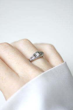 Bague jarretière en or rose et argent et diamants