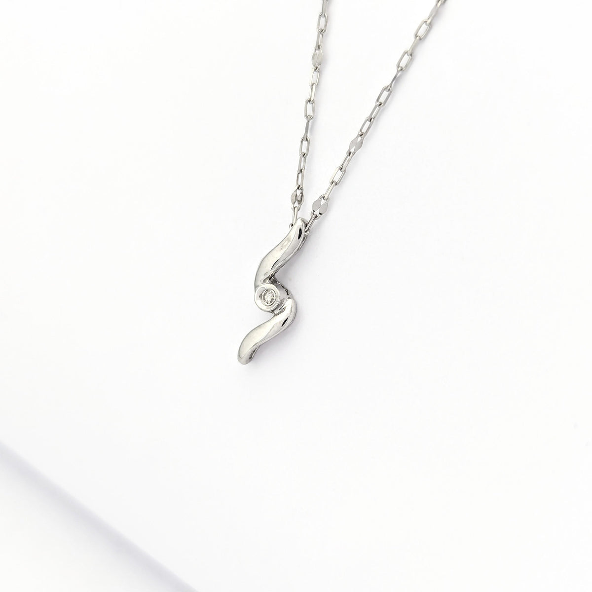 Collier or blanc et diamant