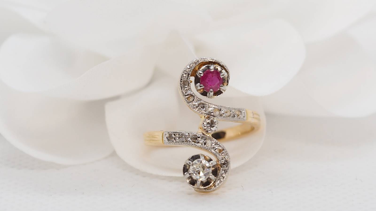 Bague Toi et Moi en or, rubis et diamants