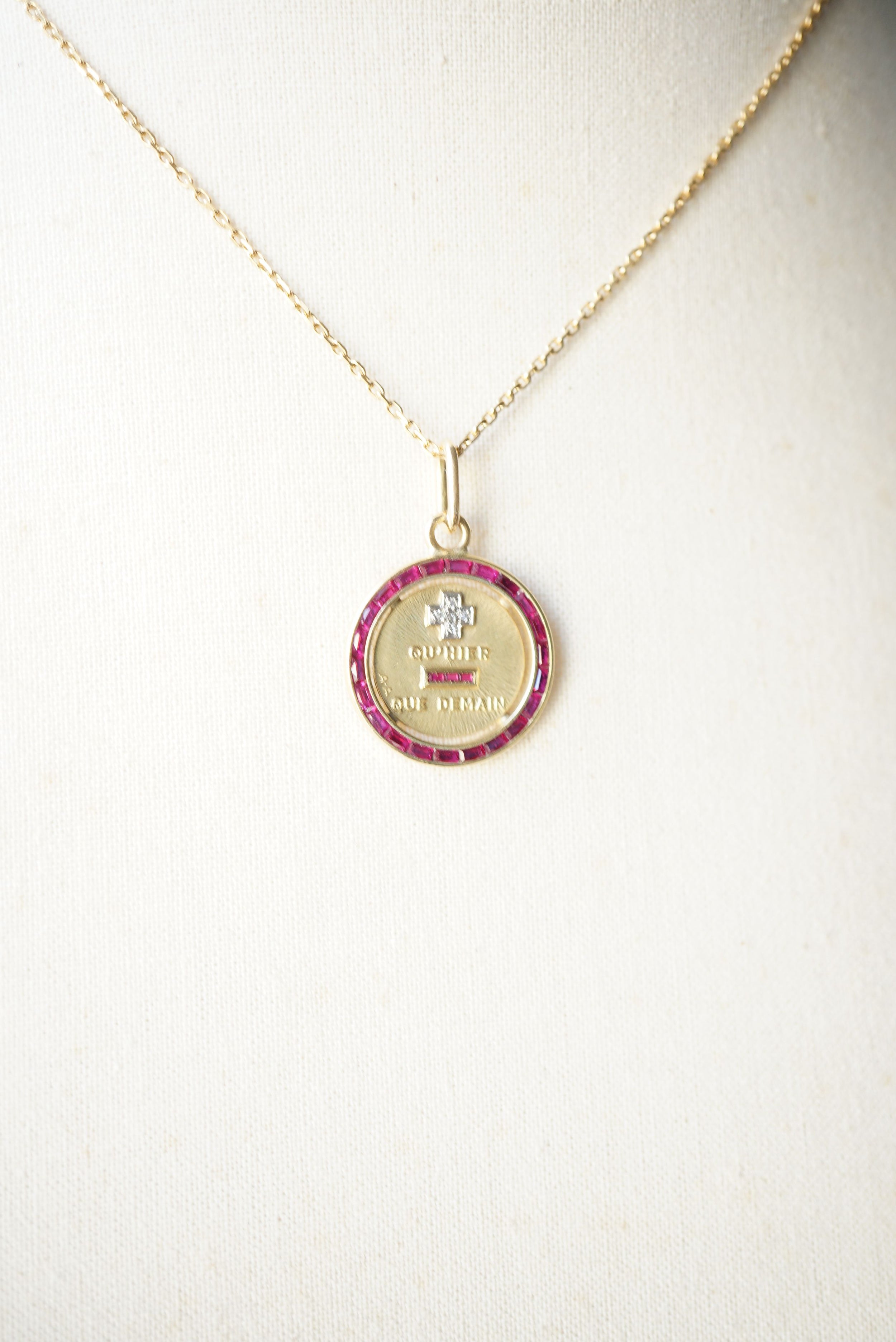 Augis Médaille or rubis et diamants