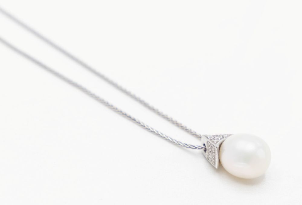 Collier La Goutte maille palmier en or blanc et perle