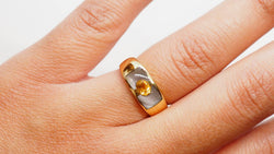 Clozeau ring in yellow gold, citrine and resin 