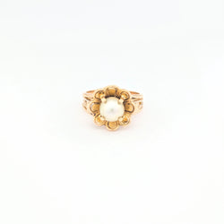 Bague florale en or jaune et perle
