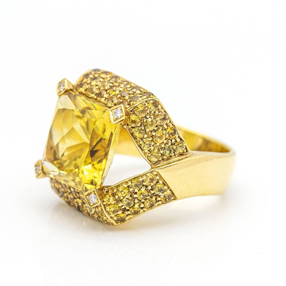 MYANMAR Bague en or jaune et saphir d'occasion