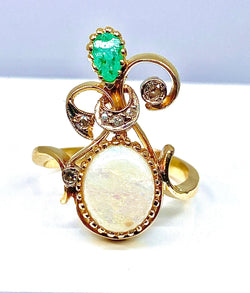 Bague en or jaune et or blanc 18 carats en opale, émeraude et diamants