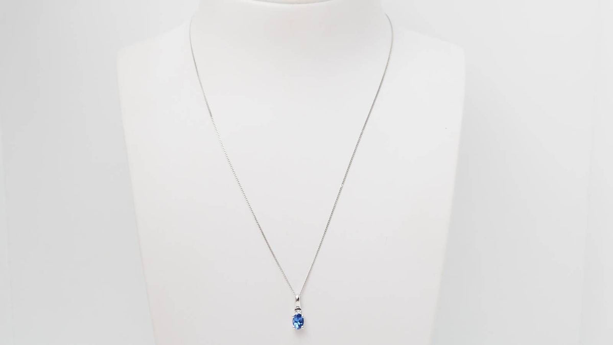Collier en or blanc, tanzanite et diamants