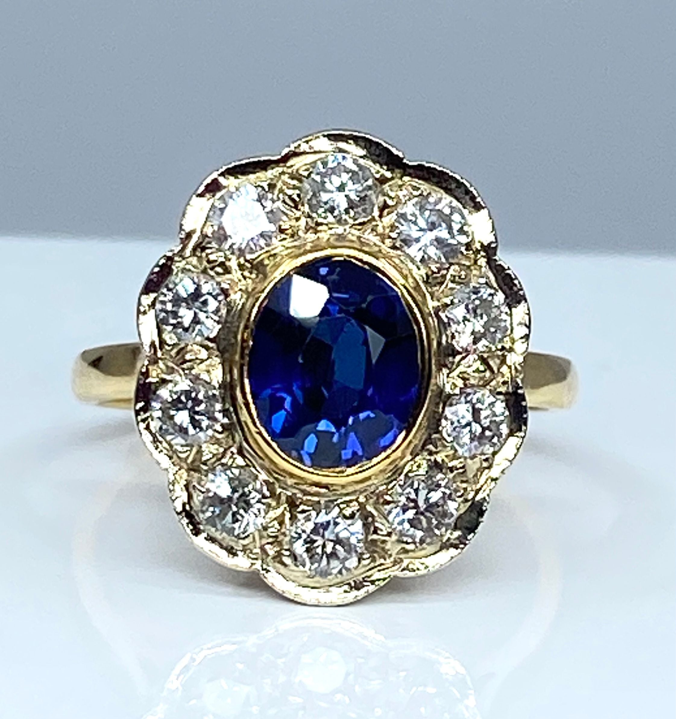 Marguerite ring in yellow gold, sapphire and diamonds