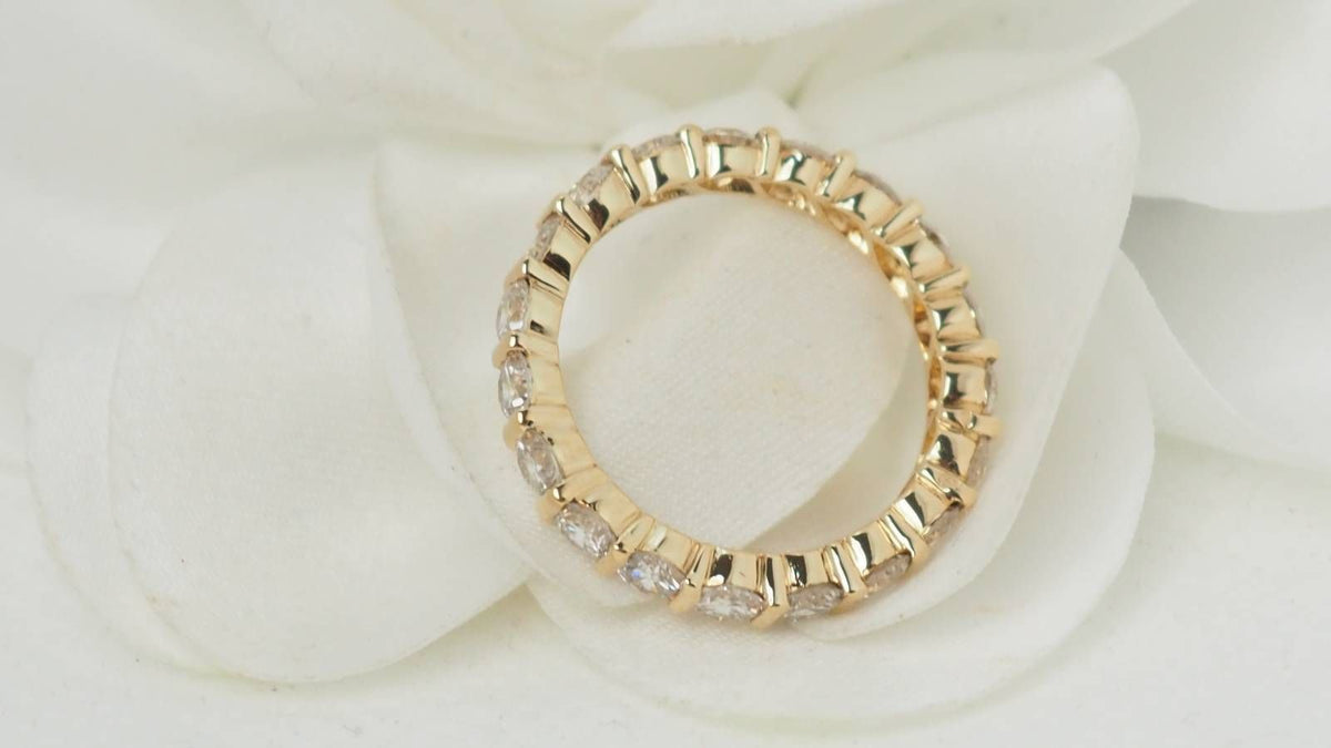 Alliance américaine en or jaune et diamants