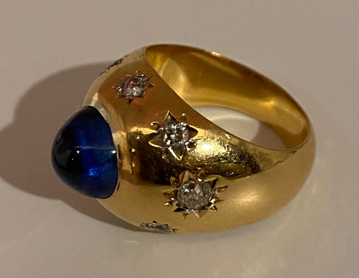 Bague en or 18 carats, saphir cabochon 5.10 ct ceylan non chauffé vers 1940