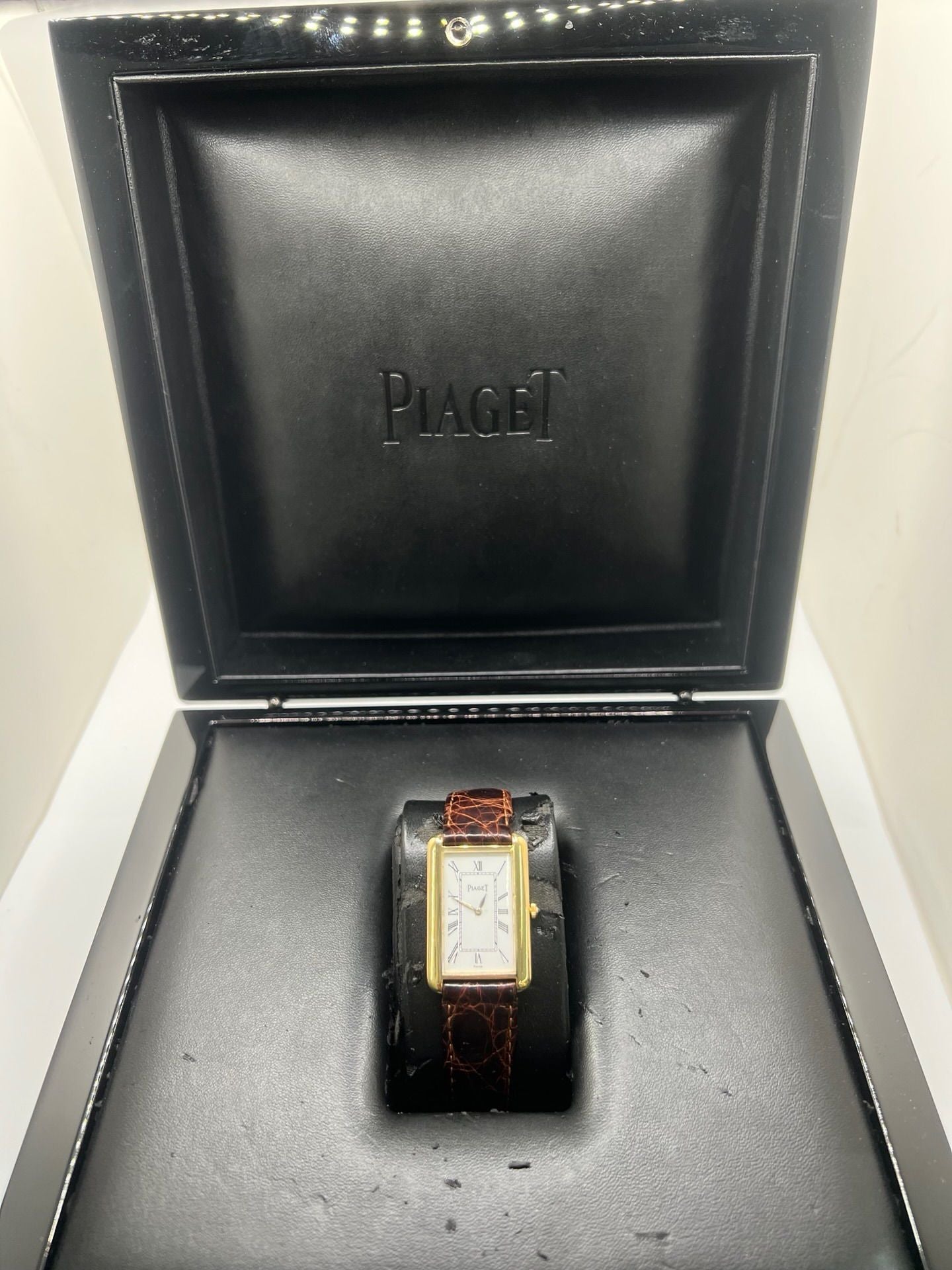 Montre PIAGET Tank allongée en or jaune