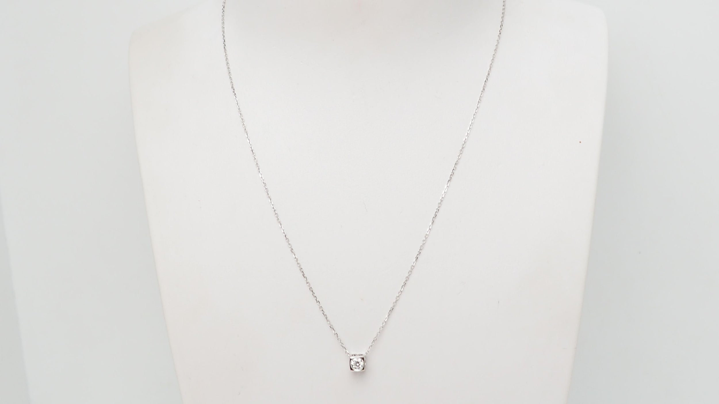 Collier Dinh Van Le Cube diamant en or blanc et diamant