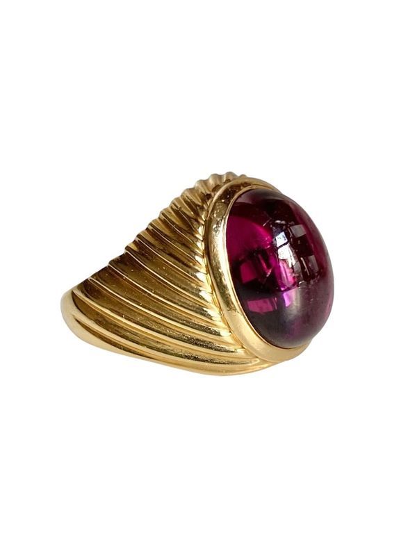 Bague, en or jaune 18k et grenat