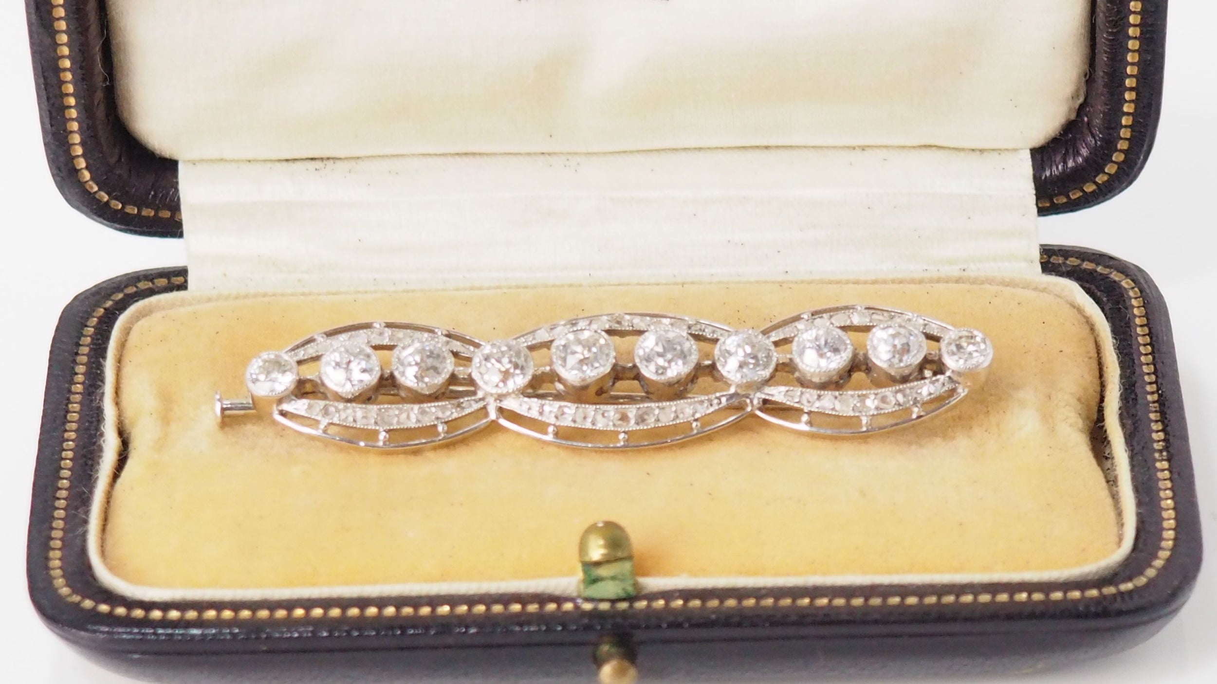 Broche Art Déco en platine et or blanc