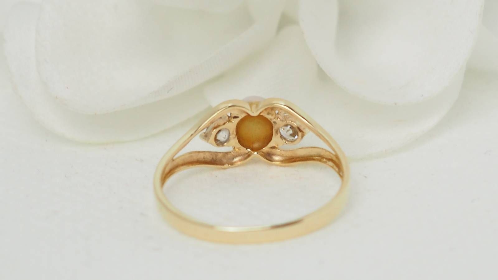 Bague vintage en or jaune et Opale
