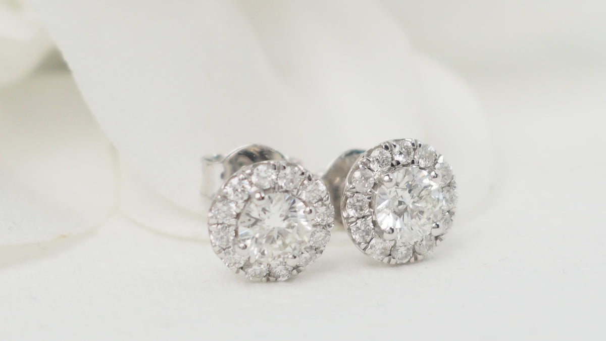Boucles d'oreilles marguerite en or blanc et diamants