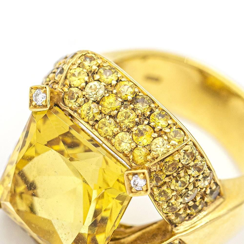 MYANMAR Bague en or jaune et saphir d'occasion