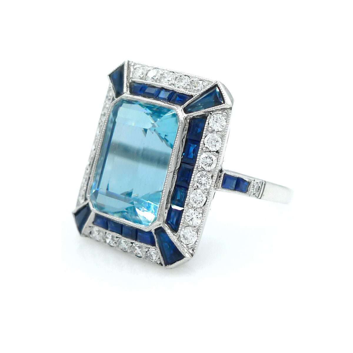 Bague en platine, aigue-marine, saphirs et diamants